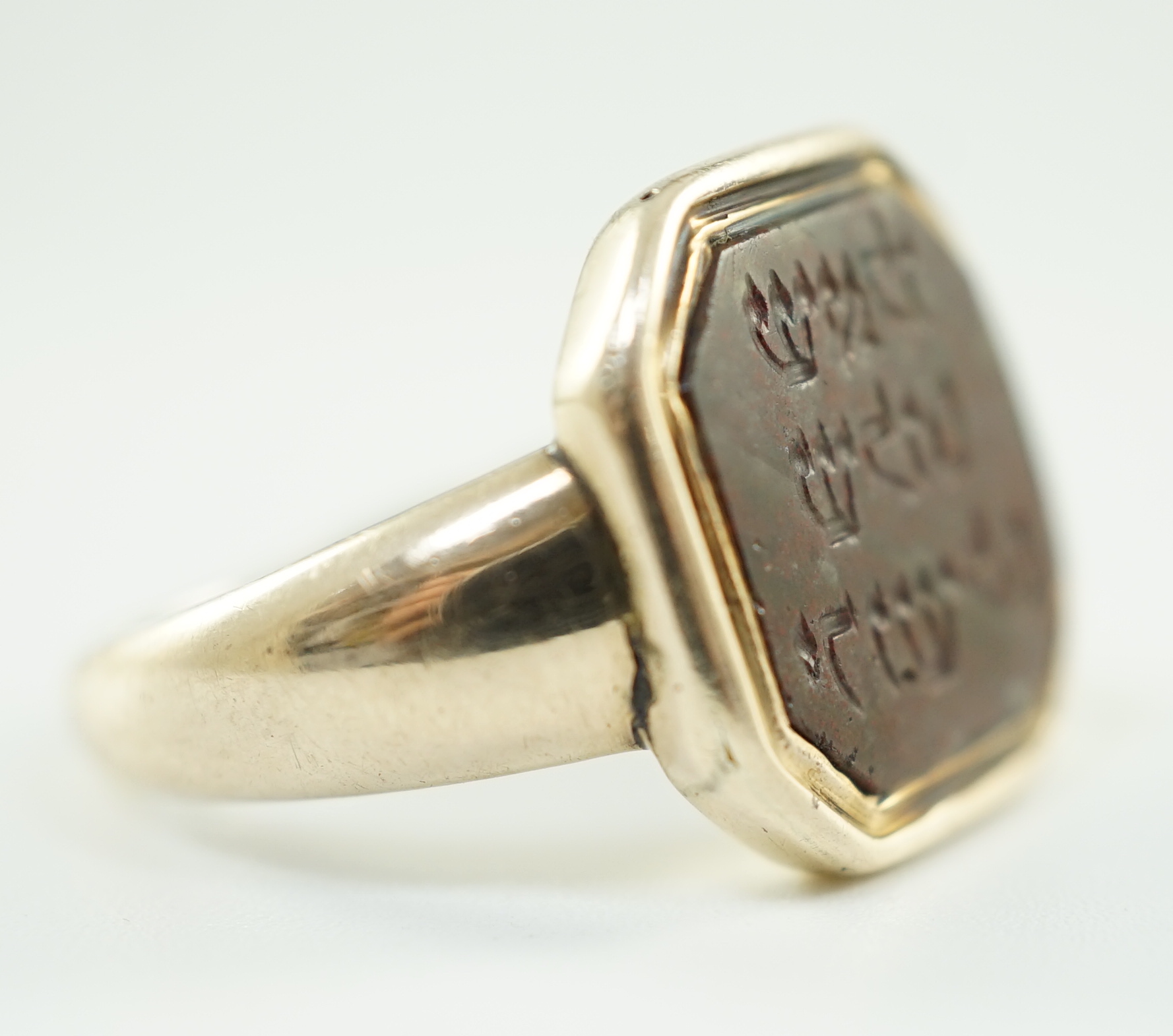 Judaica: A 19th century gold and jasper set ring, the stone carved with Hebrew script